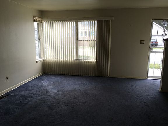 2nd image of 128 Sibley Blvd