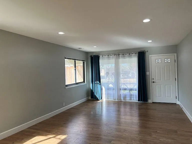 2816 Ruth Ct — Photo 10