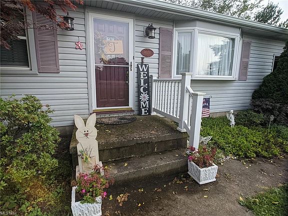 3rd image of 6030 Apple St