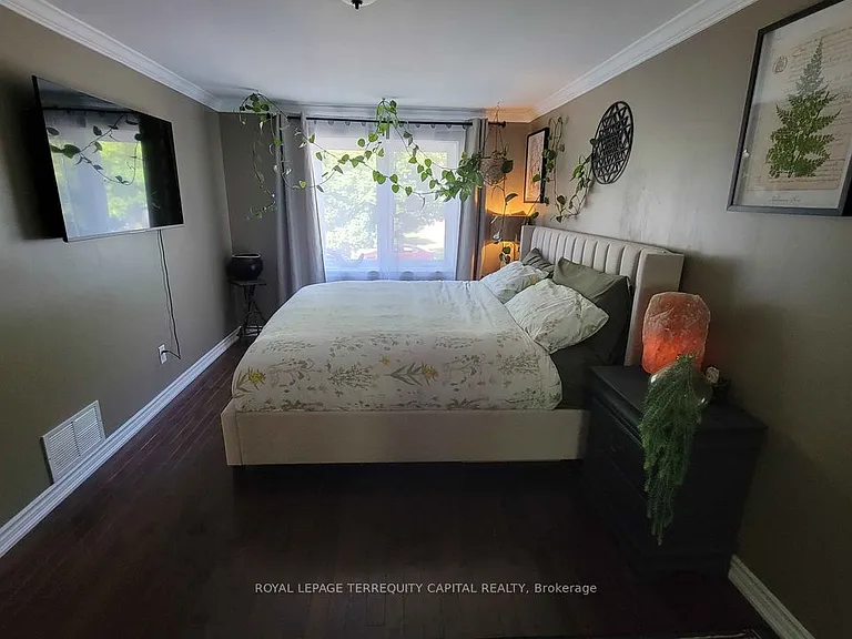 20 Mowat Cres #UPPER — Photo 18