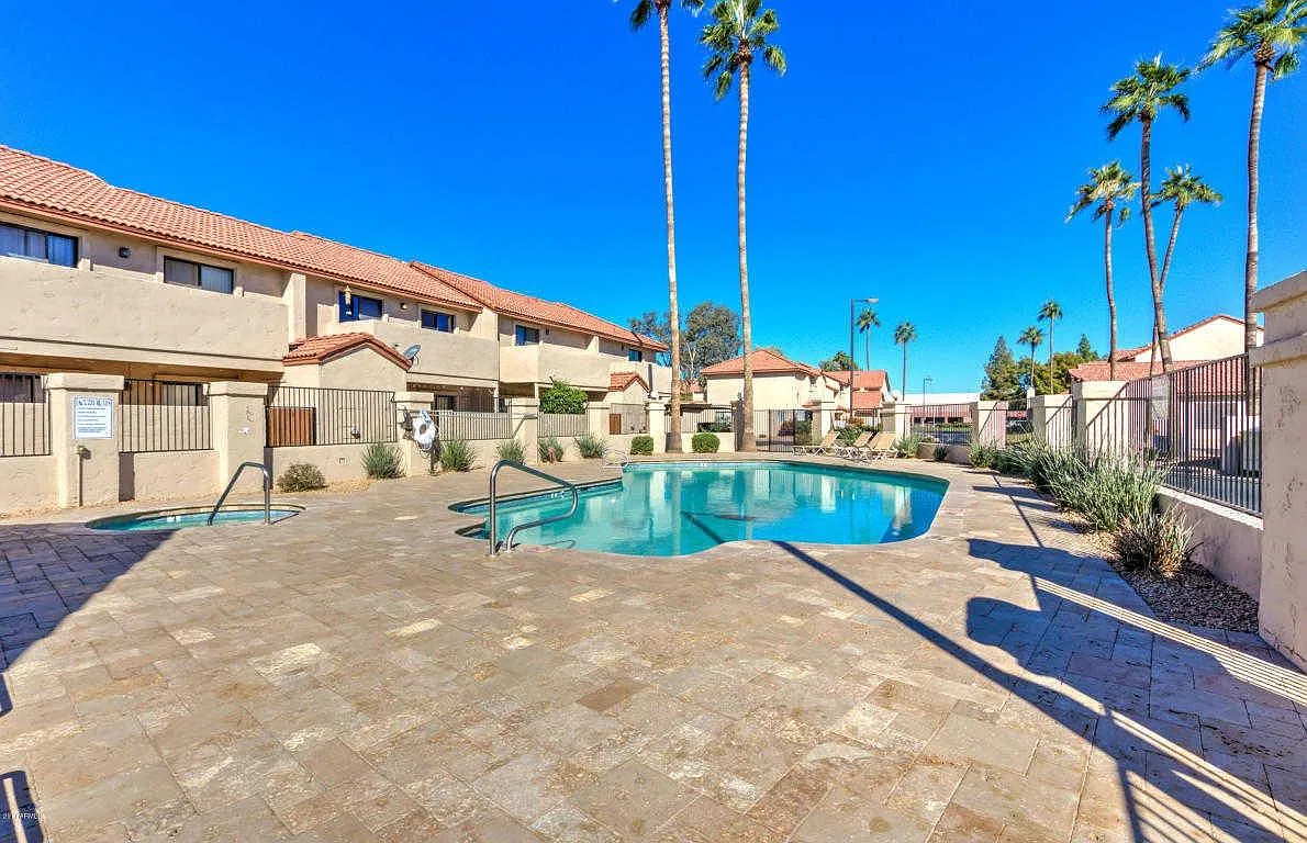 2 bed, 1.5 bath, 1019 sqft, $1,600 — Photo 4