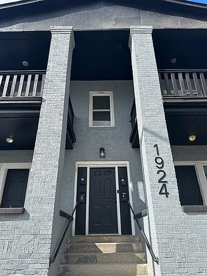 1st image of 1922 W Washington St #11