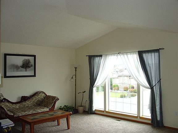 3rd image of 1116 S Drummond