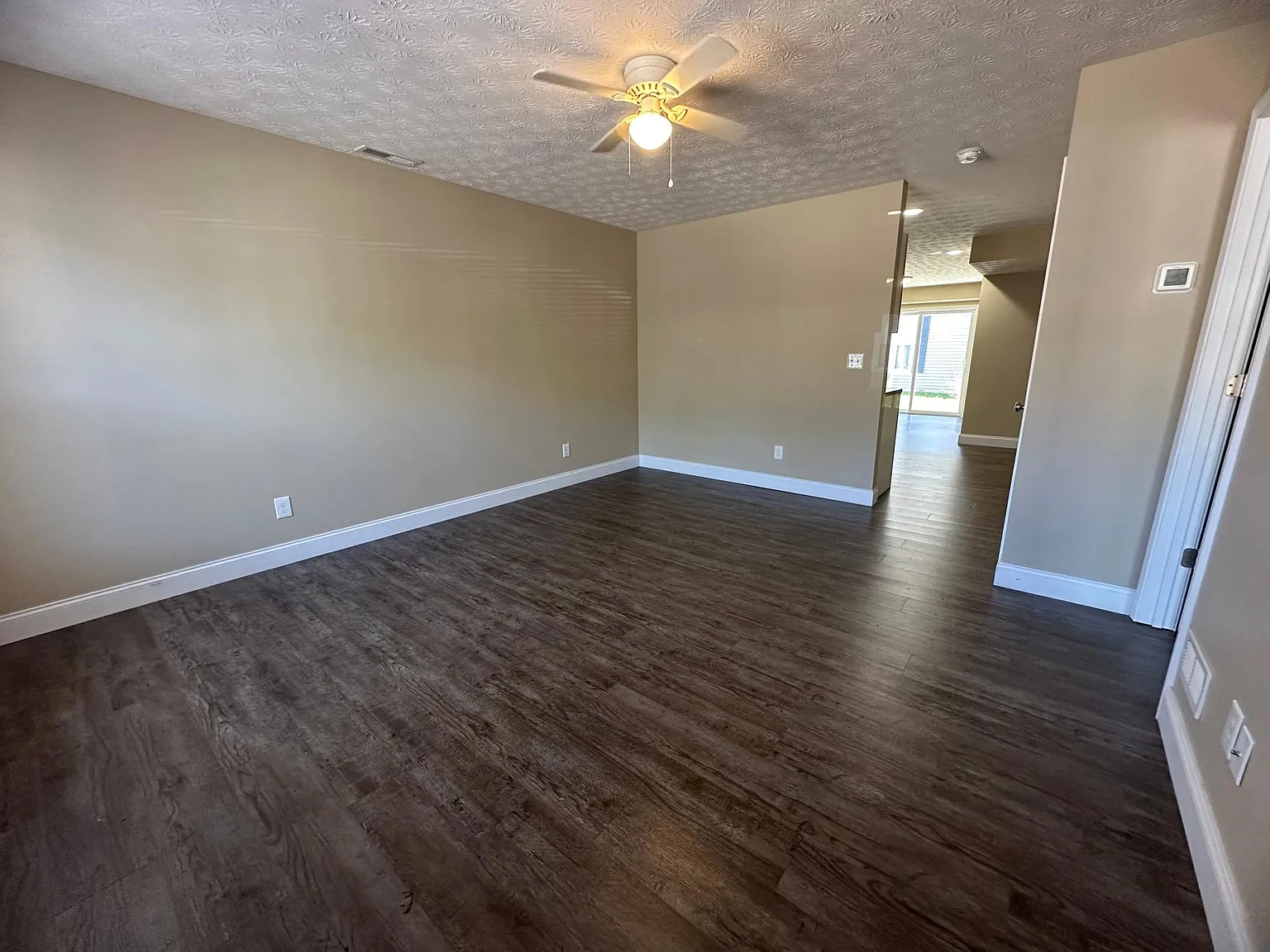 2 bed, 960 sqft, $1,095 — Photo 3