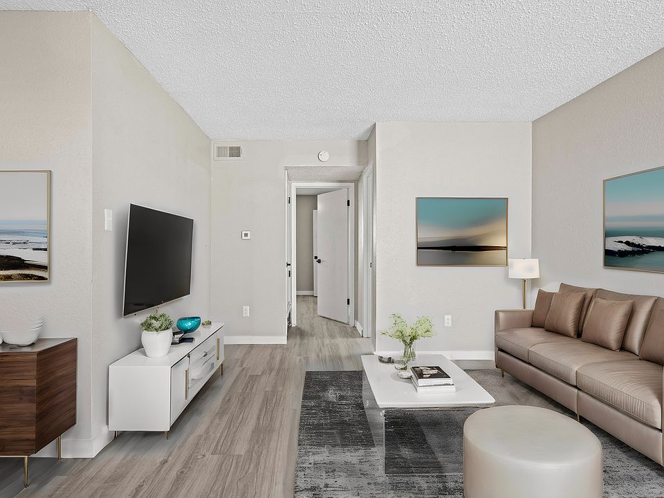 1st image of 301 S Burnet St #106