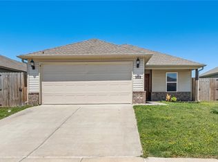 988 E Bunting St, Fayetteville, AR 72701