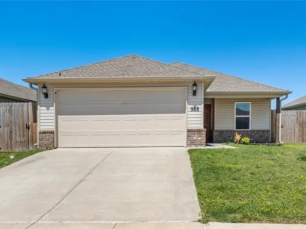 988 E Bunting St, Fayetteville, AR 72701