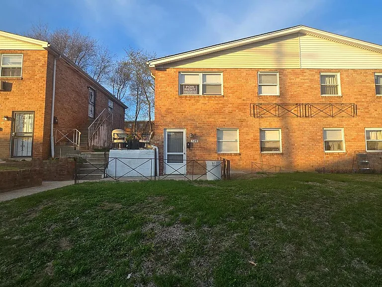 529 Foster St — Photo 1