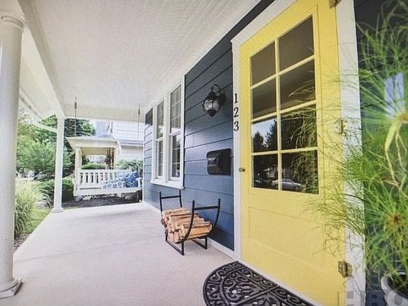 Front porch, entrance