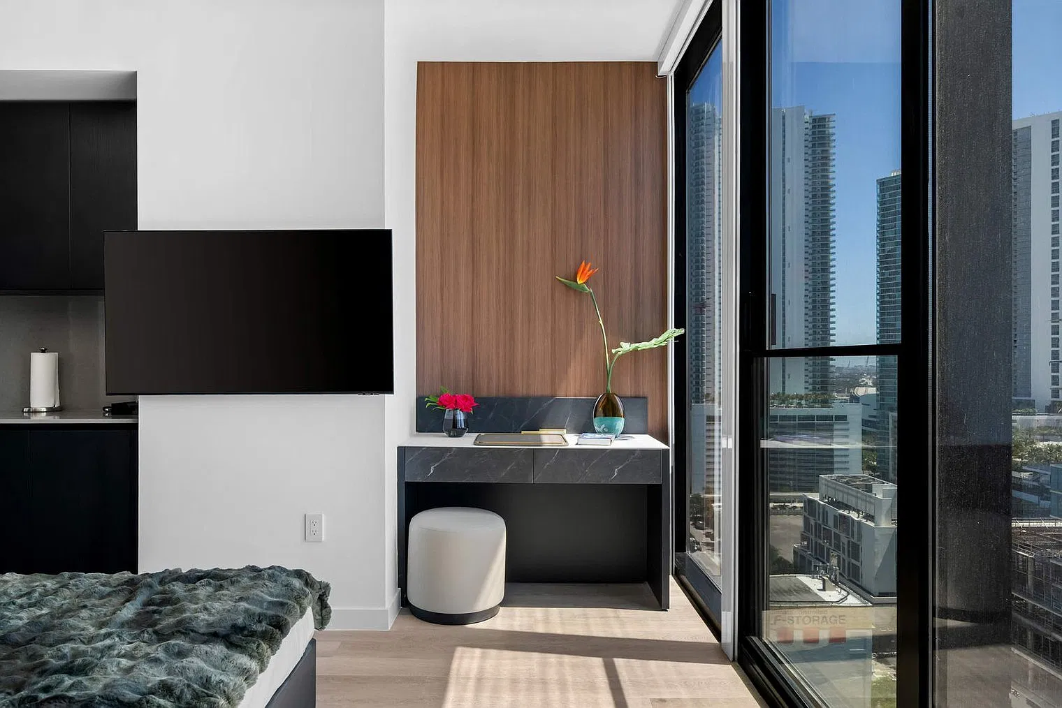 2 bed, 2.0 bath, 1054 sqft, $11,637 — Photo 2