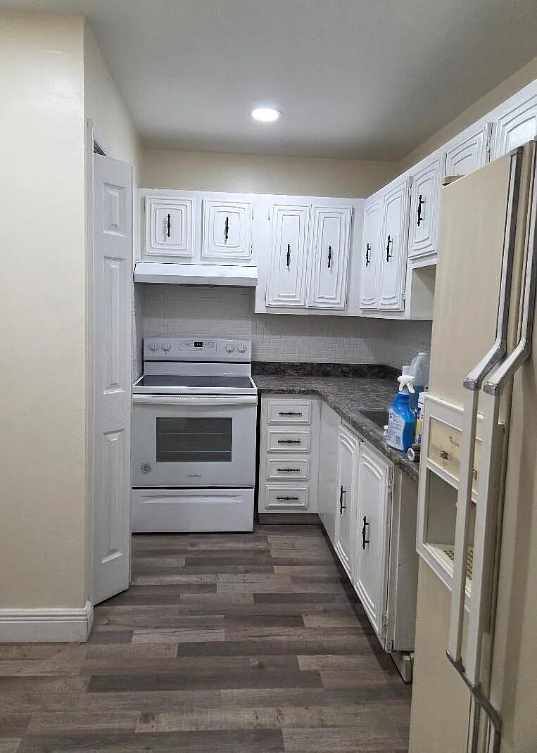 3 bed, 2.0 bath, 1458 sqft, $2,700 — Photo 3