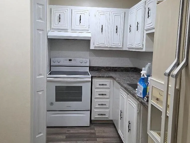 220 NW 43rd Ct — Photo 3