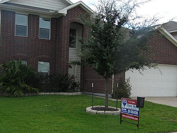 Plenty of front yard space