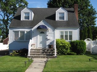 51 Roosevelt Ave, Syosset, NY 11791