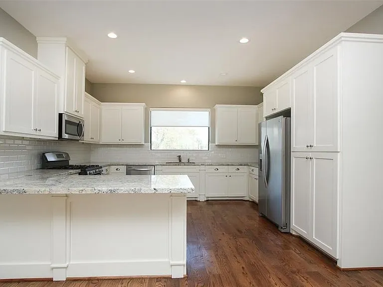 2529 Calumet St — Photo 26