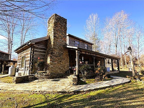 3rd image of 8313 Wrights Farm Ln