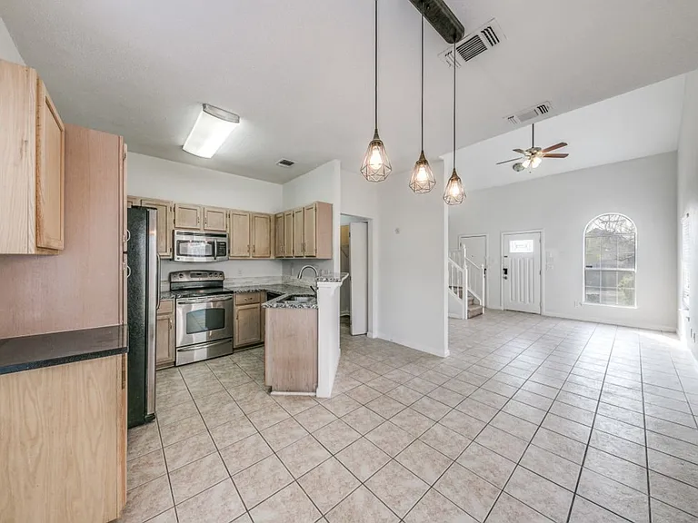 16606 Winding Oak Dr — Photo 6