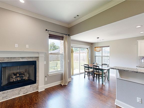 3rd image of 143 Alexandra Loop