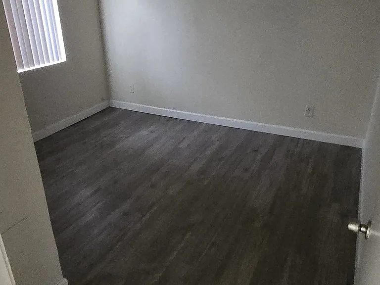 398 N 20th Dr #1 — Photo 2