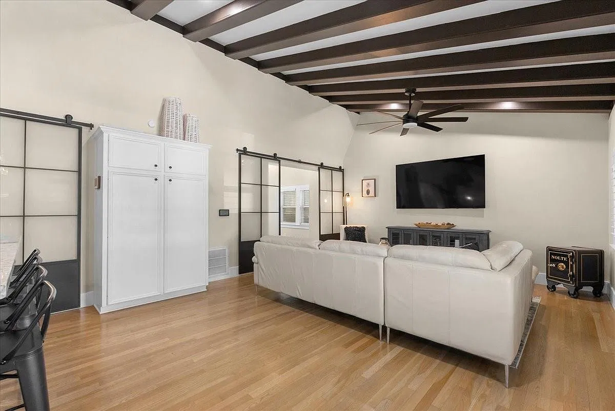 2 bed, 2.0 bath, 912 sqft, $2,650 — Photo 4