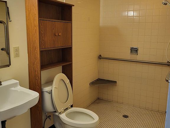 4th image of 600 3rd St #4