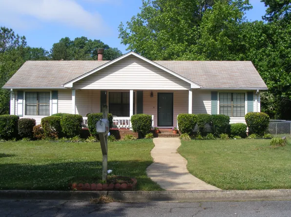 1128 Outwoods Cir, Birmingham, AL 35235