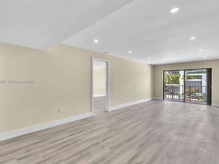9124 Collins Ave #304 — Photo 4