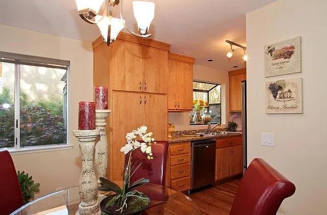 321 Poe St — Photo 7