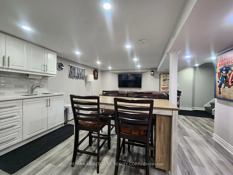 281 E 34th St #BASEMENT — Photo 9