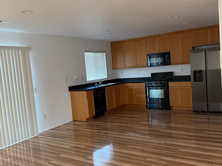 7360 Prairie Island Cir — Photo 3