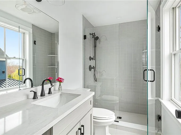 118 Newport Ave — Photo 33