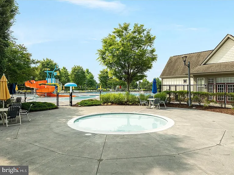 109 Splendor Garden Way — Photo 40