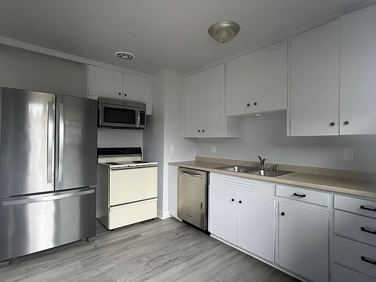 12437 SW Hall Blvd #3 — Photo 5
