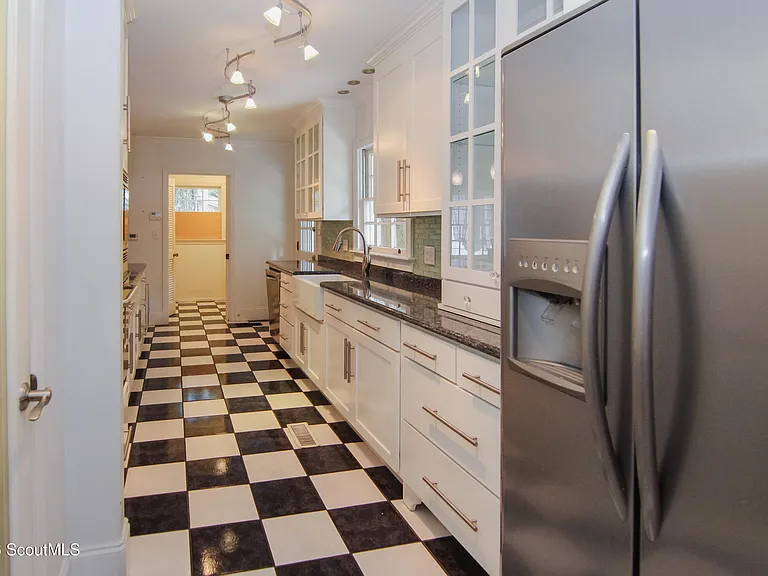 1207 Pine Ave — Photo 12