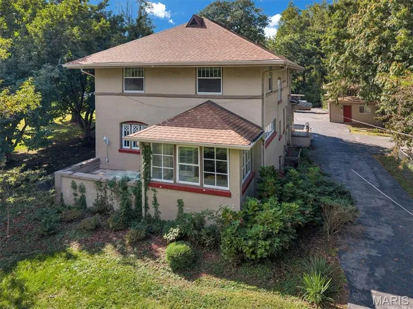 10305 Thorpe Ave, Saint Louis, MO 63114