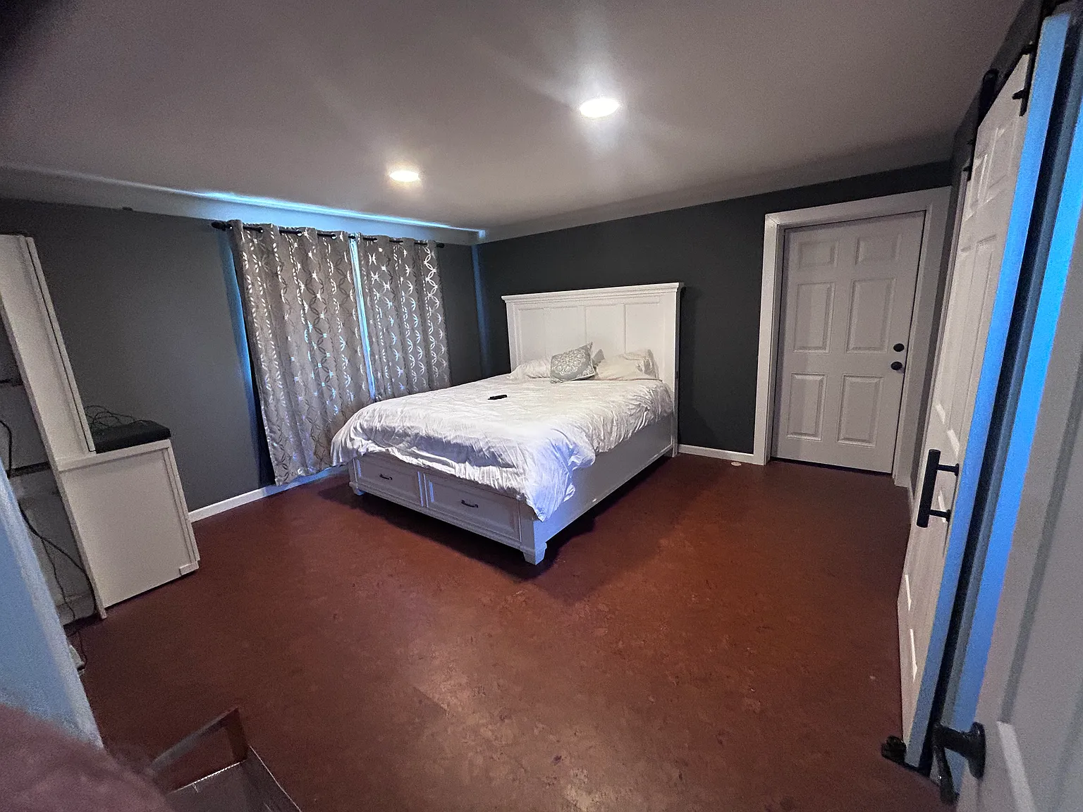 5 bed, 2.5 bath, 3600 sqft, $4,800 — Photo 2