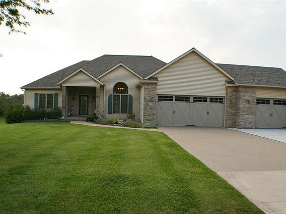 3rd image of 413 Oakwood Cir