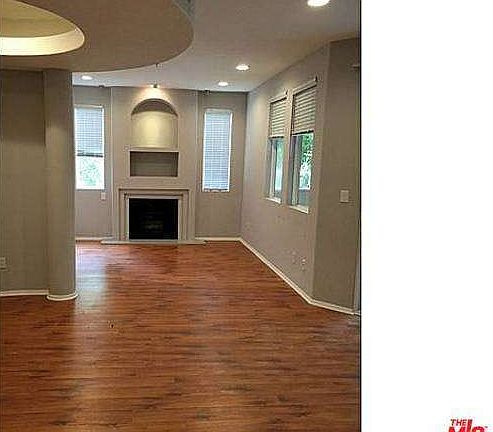 3rd image of 12712 Moorpark St APT 201