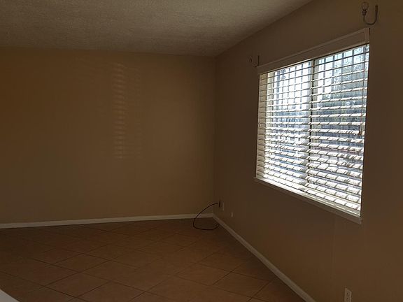 4th image of 645 Grecian Ln NW