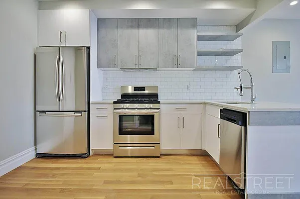 Rented by Real Street Inc | media 17