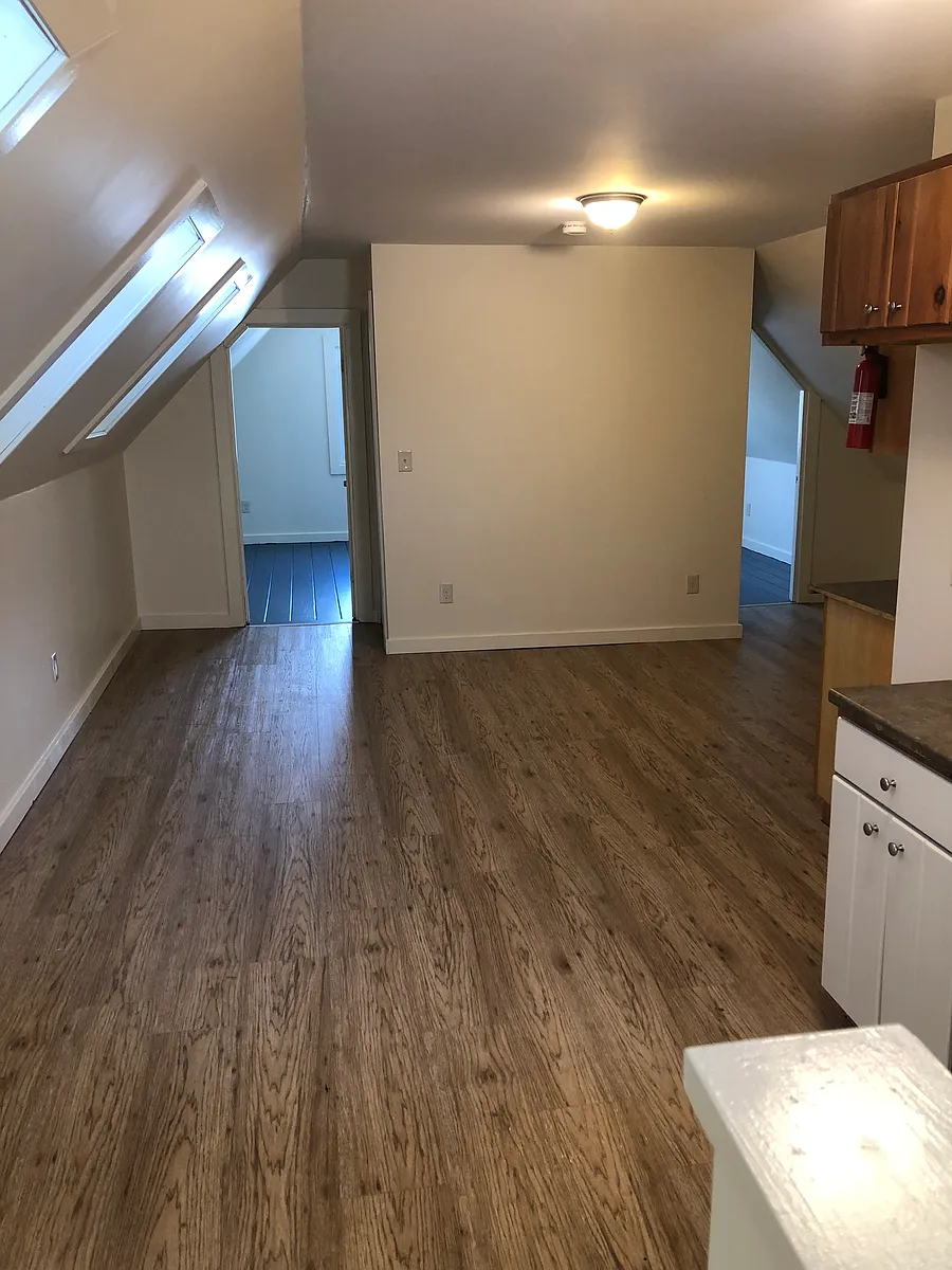 Building Photo - 109 Olive St #4