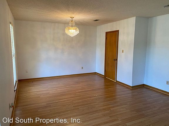 5th image of 210 Camelford Pl