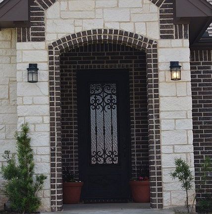 2nd image of 200 New Braunfels Ln