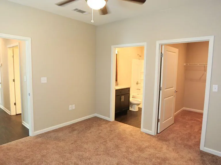 1585 California Ave SW — Photo 5