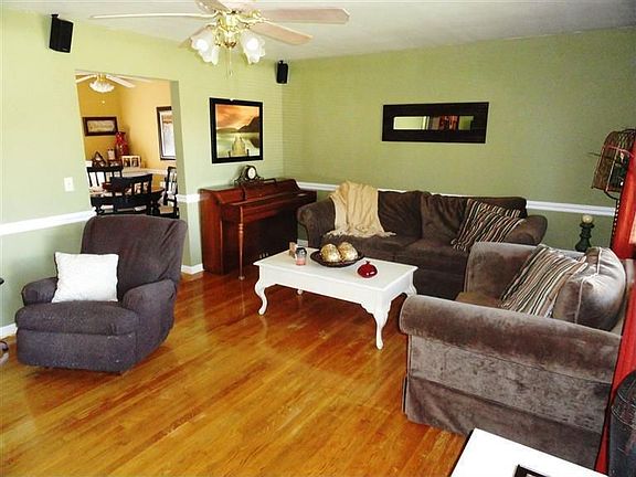 3rd image of 340 Stoneybrook Dr