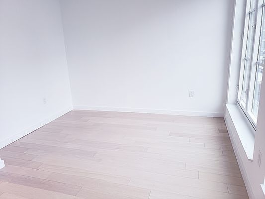 4th image of 535 W 43rd St APT S15d