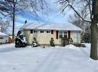 6053 Lakeshore Rd, Cicero, NY 13039