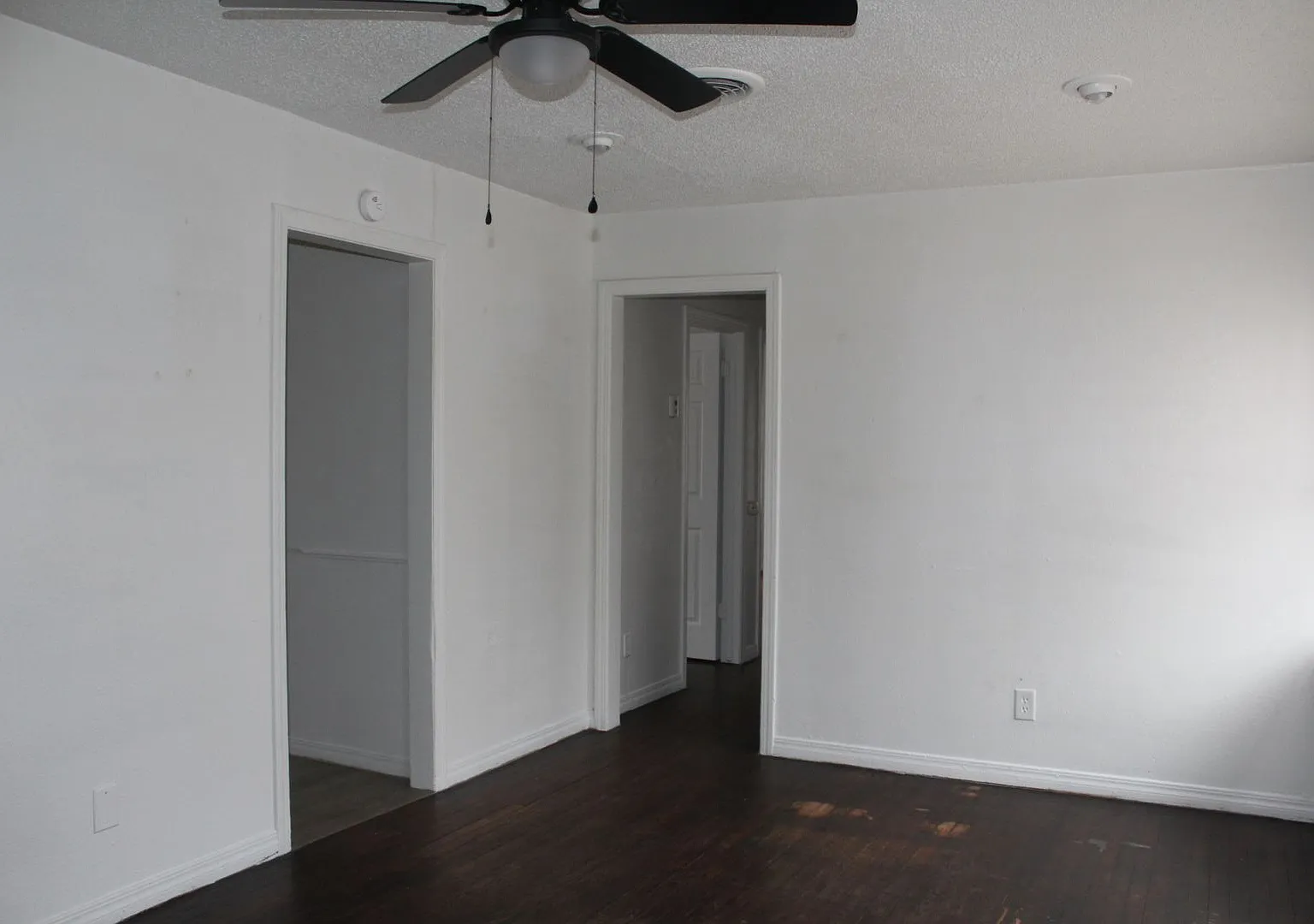 3-4 Bedrooms! — Photo 2