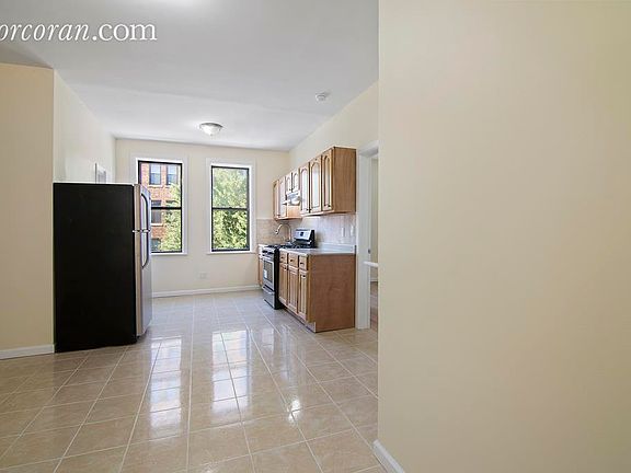 3rd image of 346 Montgomery St APT C2