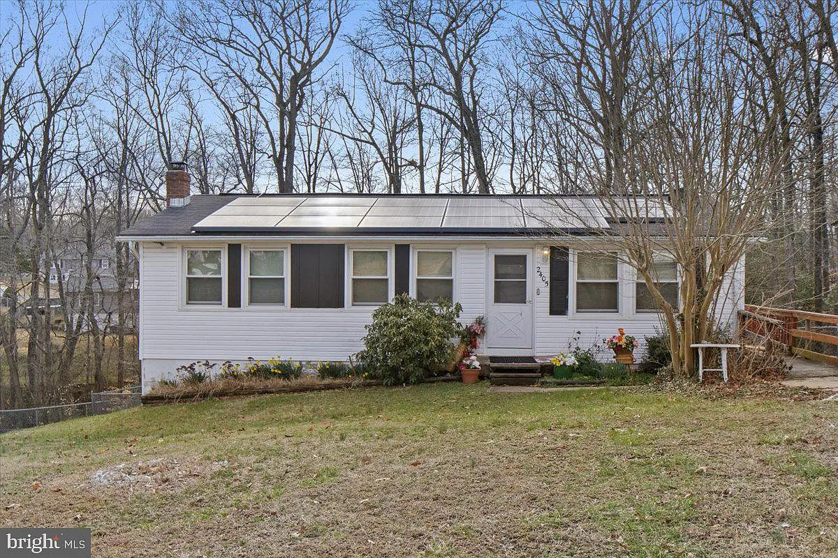 2405 Oakwood Ct photo 1